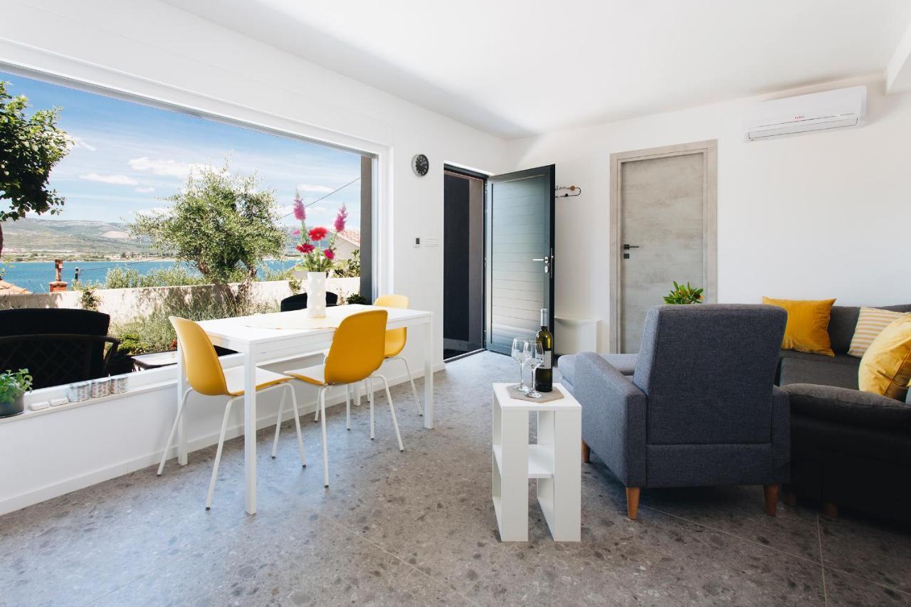 Villa Magna - Seaside Villa With Pool And Sauna Трогир Екстериор снимка
