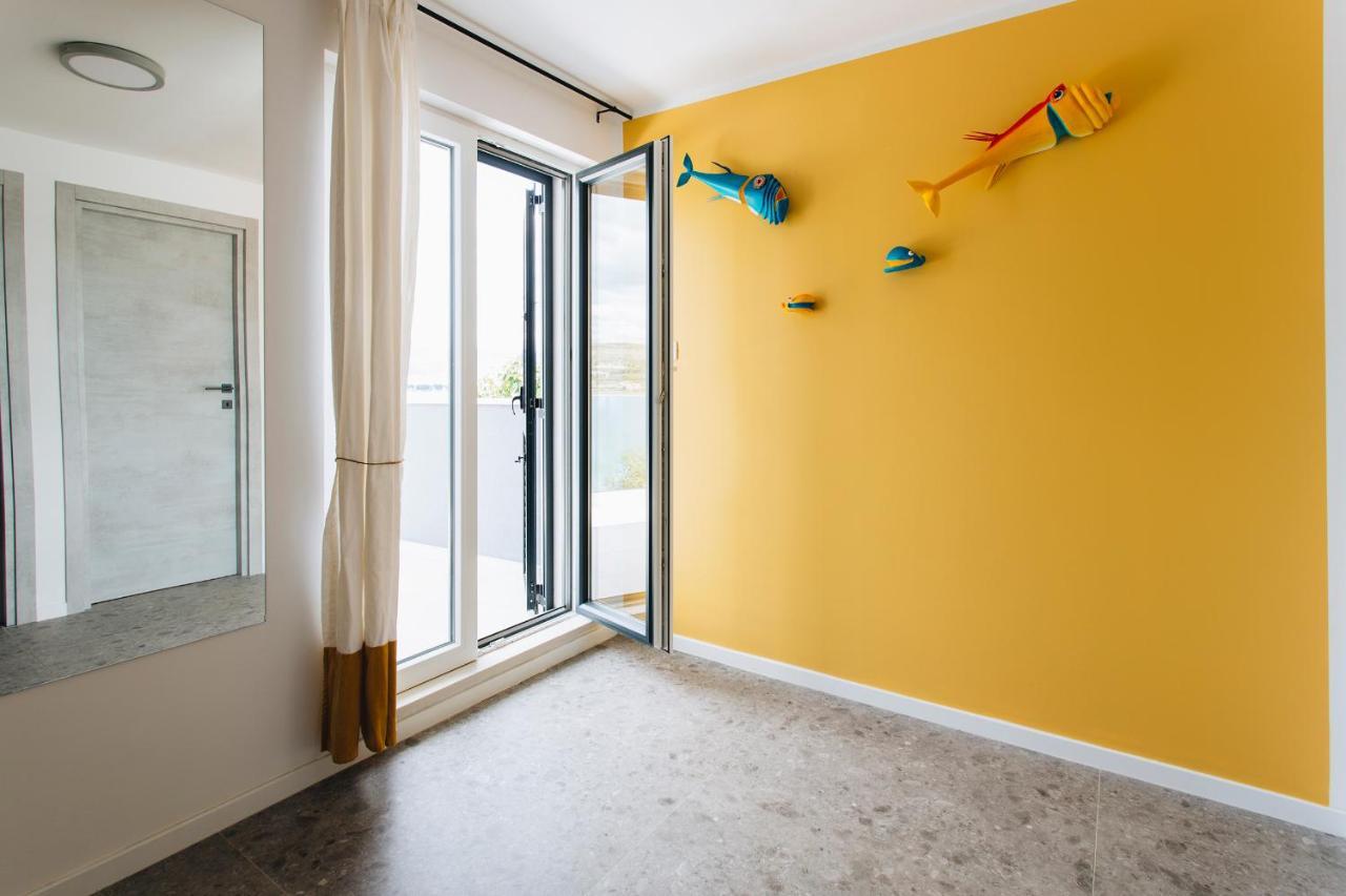 Villa Magna - Seaside Villa With Pool And Sauna Трогир Екстериор снимка