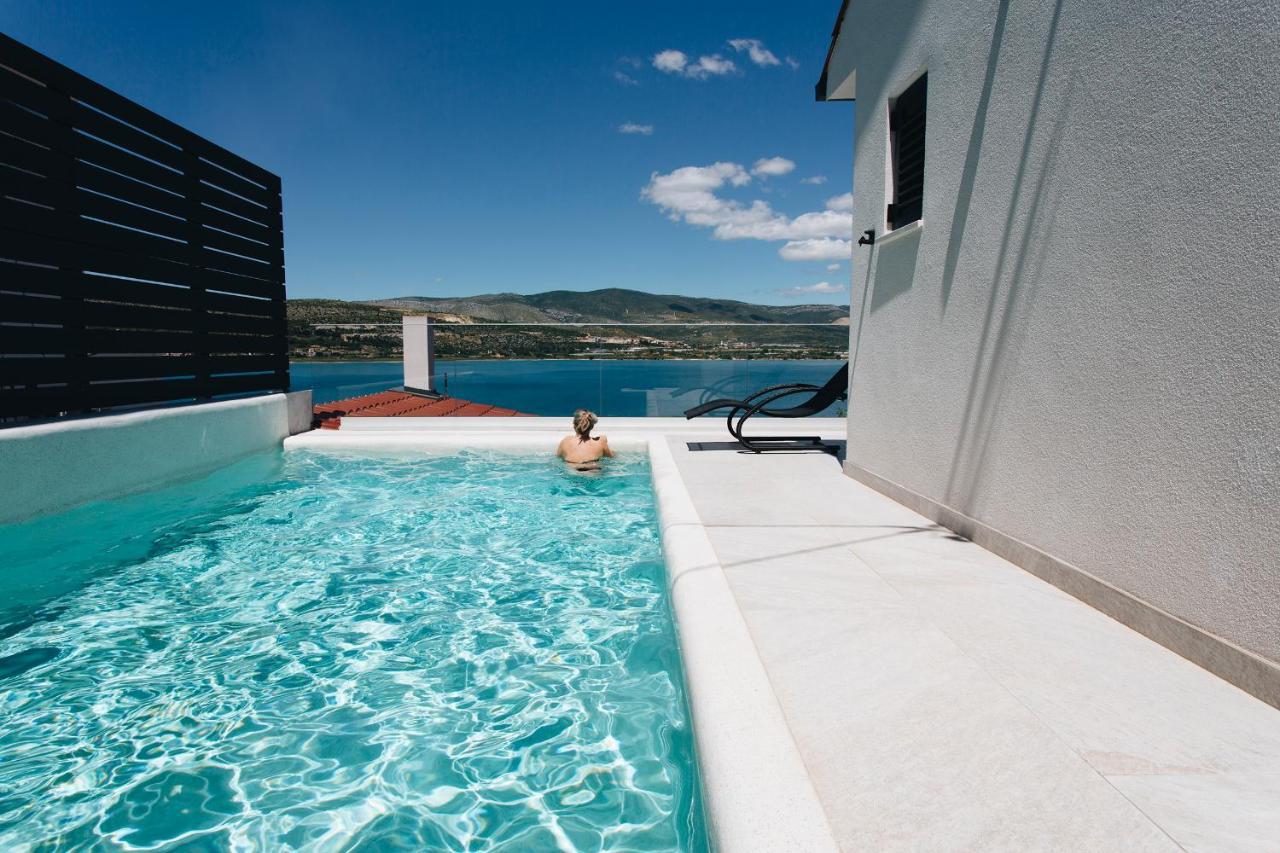 Villa Magna - Seaside Villa With Pool And Sauna Трогир Екстериор снимка